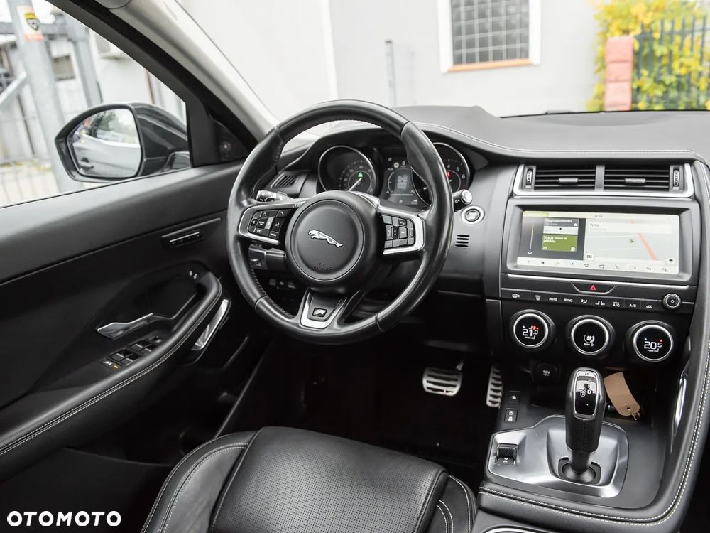 Jaguar E-Pace P250 AWD R-Dynamic SE - 29