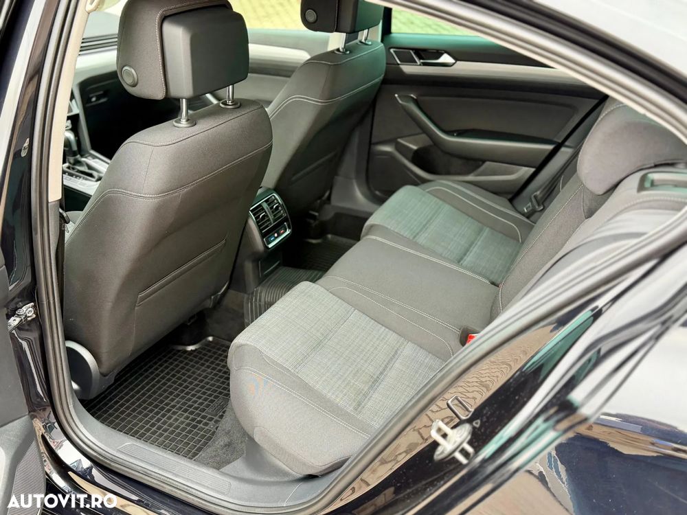 Volkswagen Passat 2.0 TDI DSG Comfortline - 18