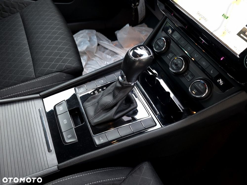 Skoda Superb 2.0 TDI Style DSG - 14