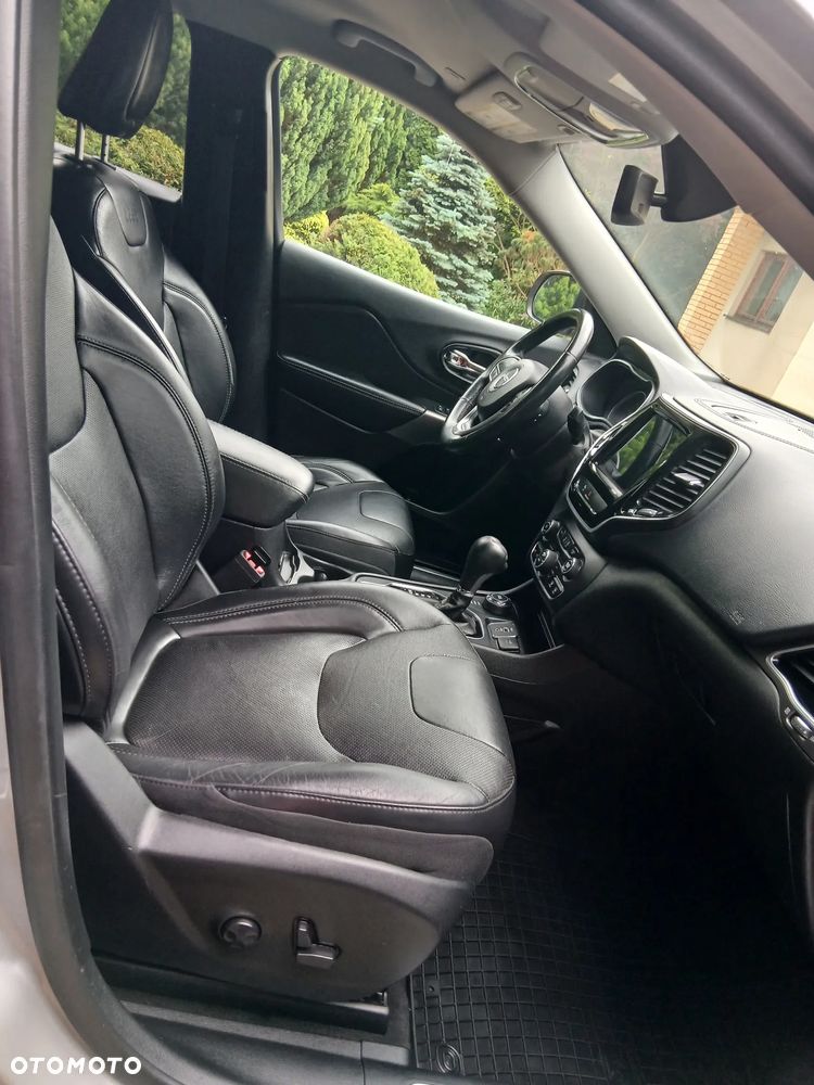 Jeep Cherokee - 5