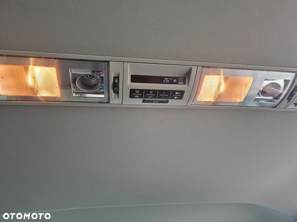 Volkswagen Multivan - 14