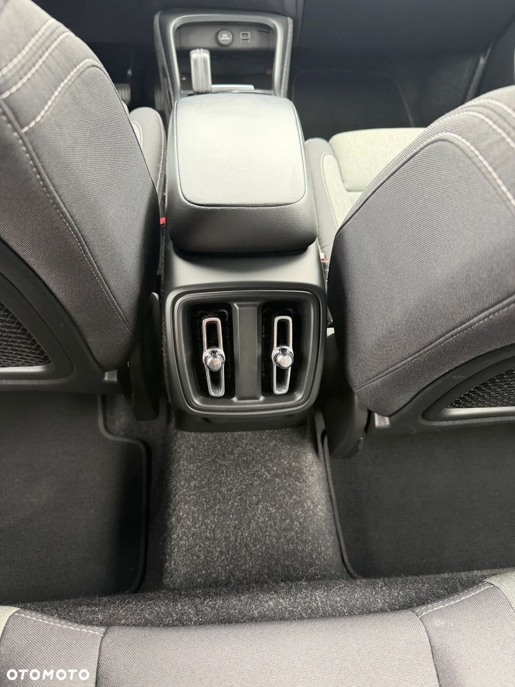 Volvo XC 40 T3 Momentum Pro - 4