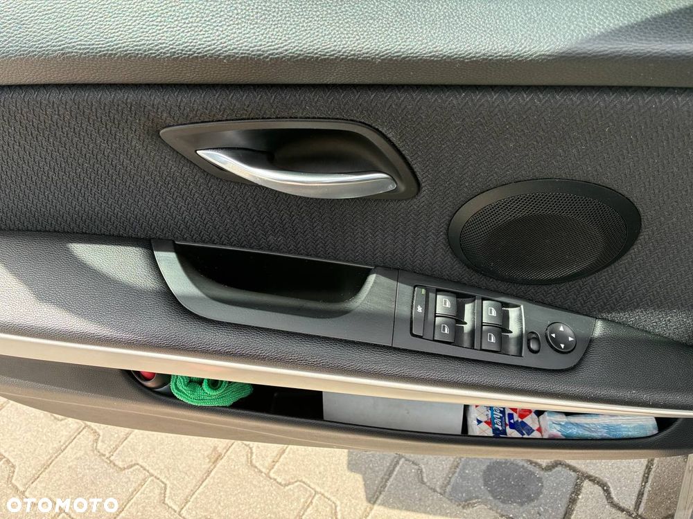 BMW Seria 3 318d - 15