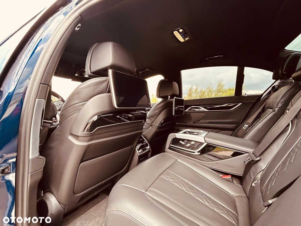 BMW Seria 7 730d xDrive mHEV - 15