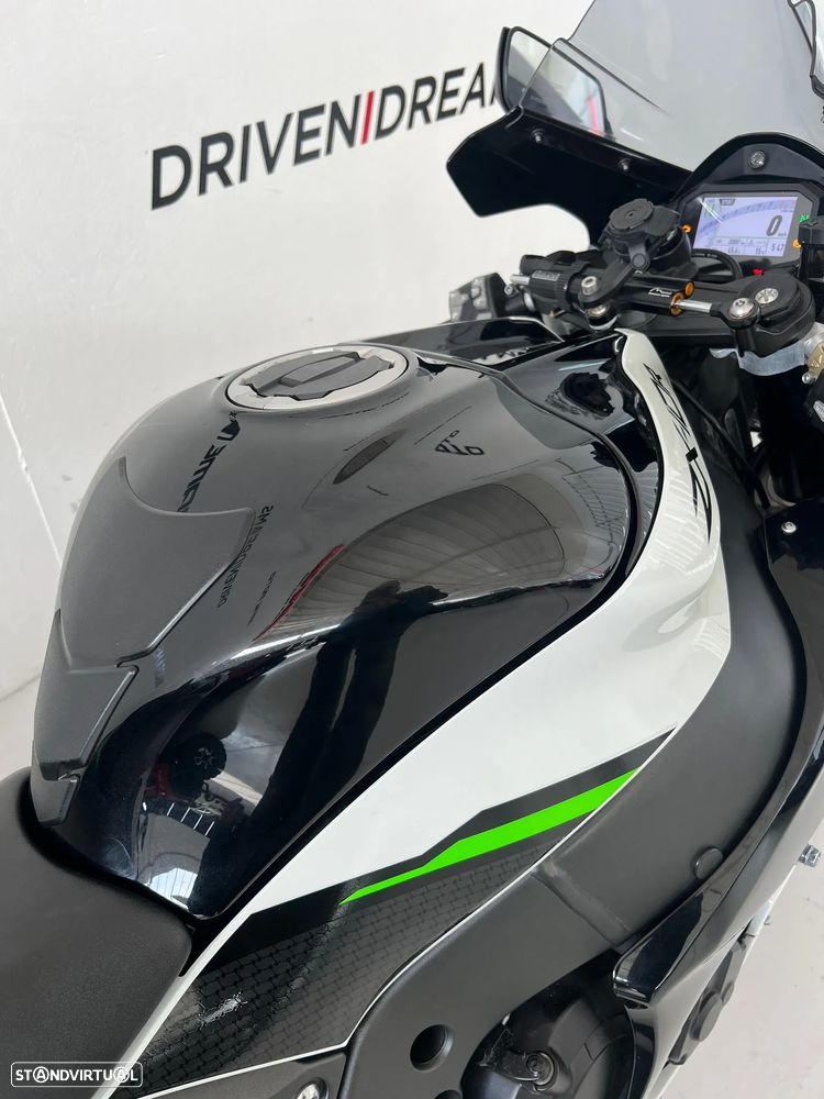 Kawasaki Ninja ZX10R - 8