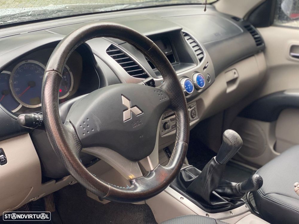 Mitsubishi L200 2.5 DI-D CD Intense 4WD - 18