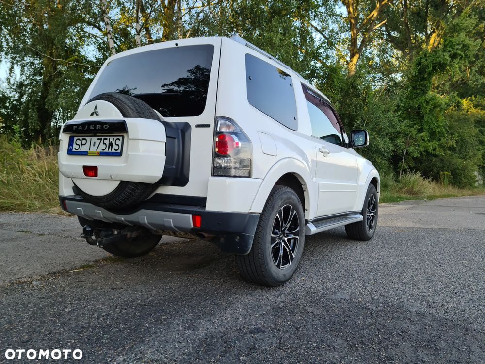 Mitsubishi Pajero - 20