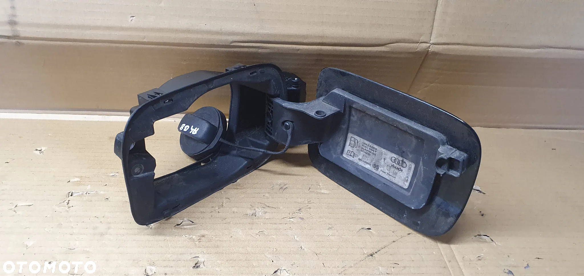 Klapka wlewu paliwa Audi A4 B8 LY9B 8K0809999D - 5