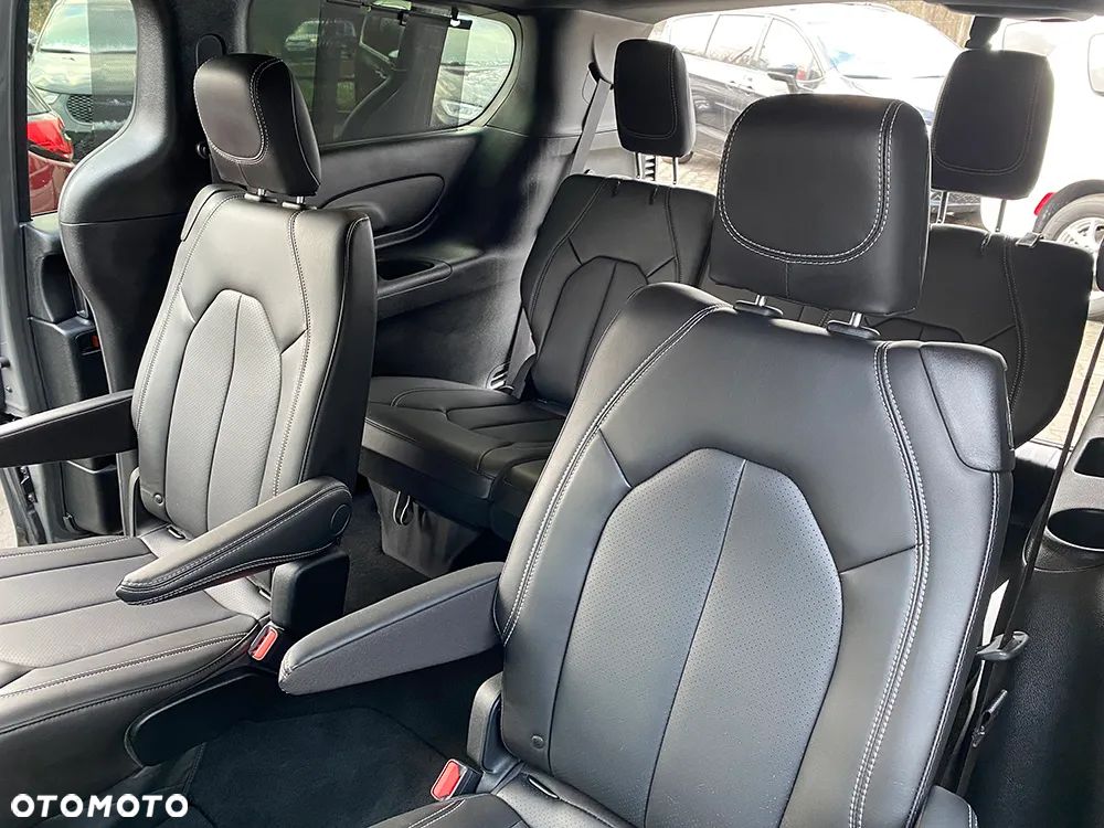 Chrysler Pacifica - 16