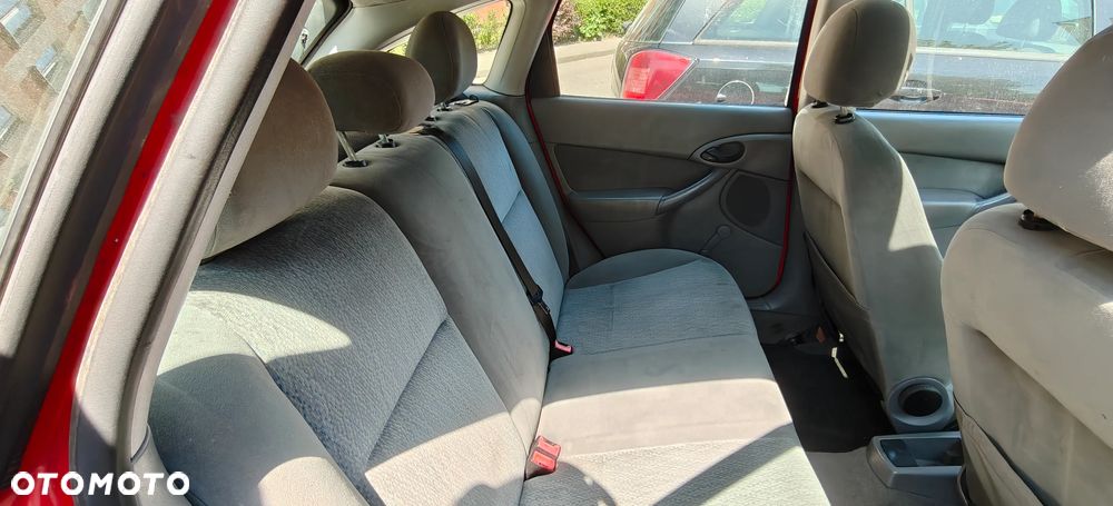 Ford Focus 1.4 Ambiente - 9