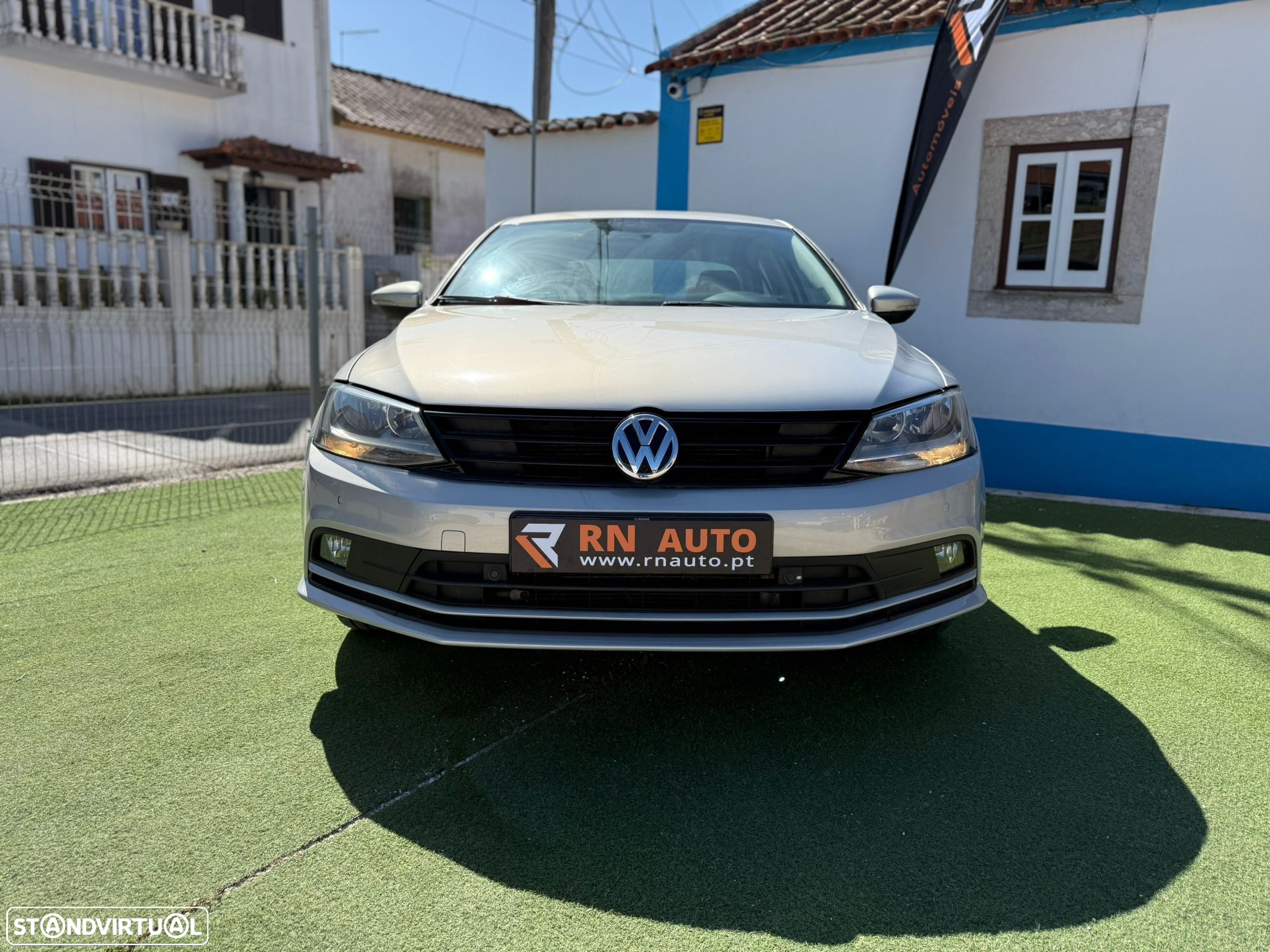 VW Jetta 2.0 TDI Confortline - 5