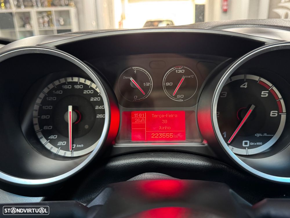 Alfa Romeo Giulietta 1.6 JTDM Distinctive - 26