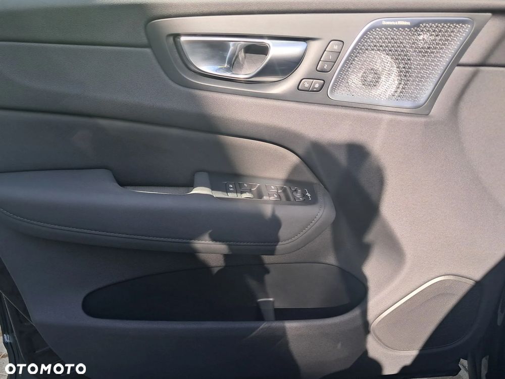 Volvo XC 60 B5 B AWD Ultra Black Edition - 13