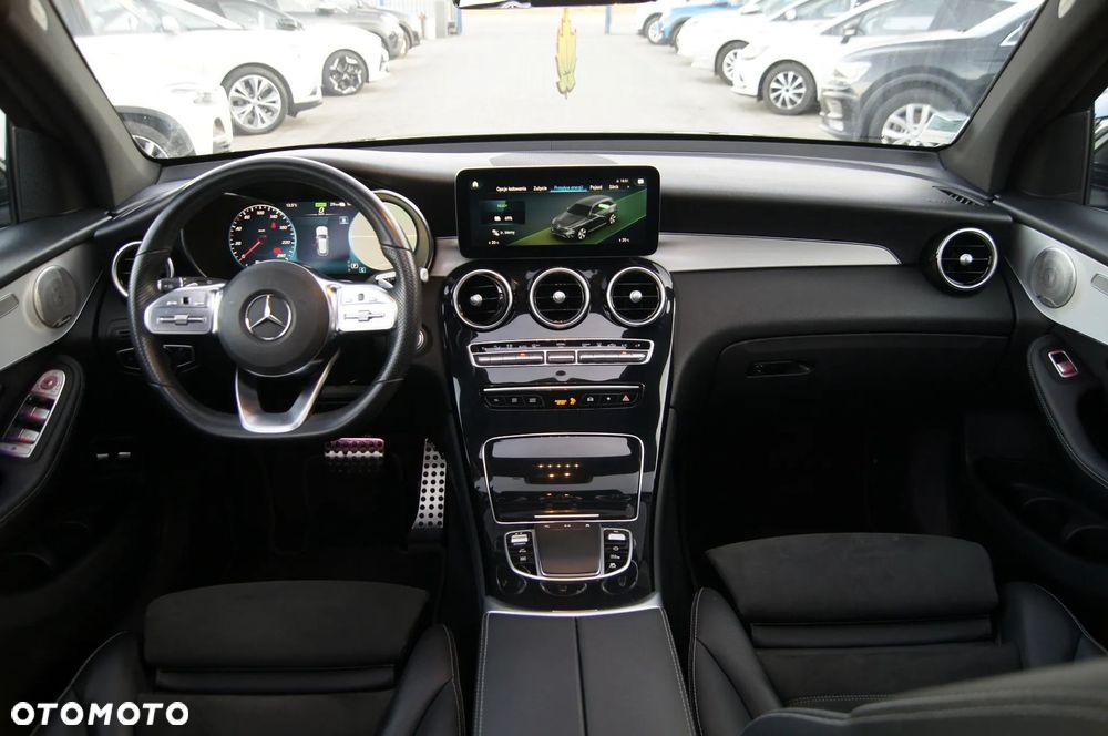 Mercedes-Benz GLC 300 e 4Matic 9G-TRONIC AMG Line - 14