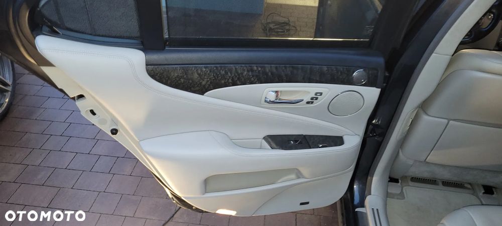 Lexus LS 460 Prestige - 16