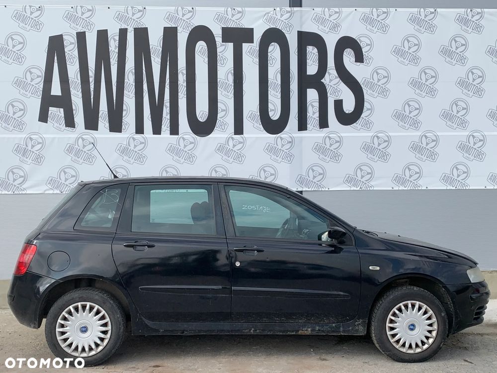 FIAT STILO 2006 *SAMOCHÓD NA CZĘŚCI* 2521  MASKA, LAMPA, DRZWI, LUSTERKO, ZDERZAK, GRILL, BŁOTNIK, KLAPA, BELKA, DESKA, FOTELE, KANAPA, ĆWIARTKA, KIEROWNICA, TARCZE, ZACISKI, ZAWIESZENIE, KOMPLETNY PRZÓD, KOMPLETNY TYŁ, LICZNIK, ZEGARY, PRAWE LEWE PRZÓD TYŁ - 3