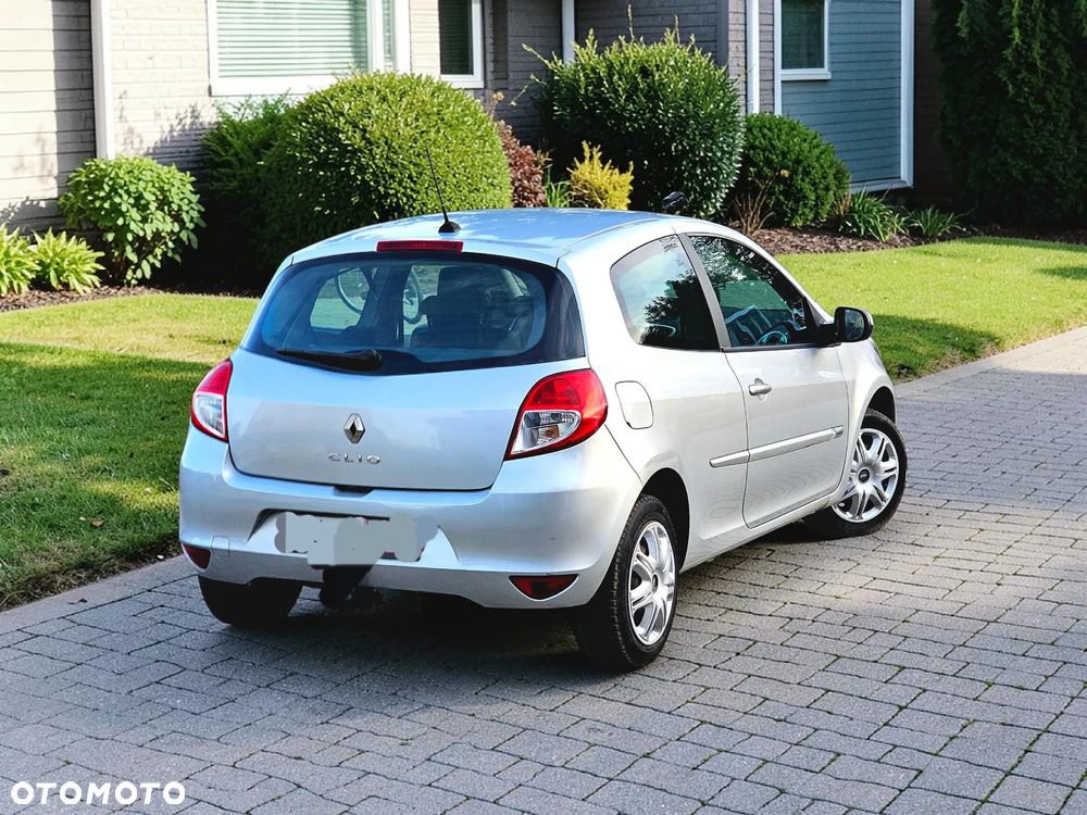 Renault Clio 1.2 16V 75 TomTom Edition - 4