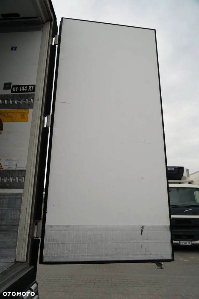 Schmitz Cargobull CHŁODNIA / THERMO KING SLXE 300  / KOSZ NA PALETY / SAF - 13