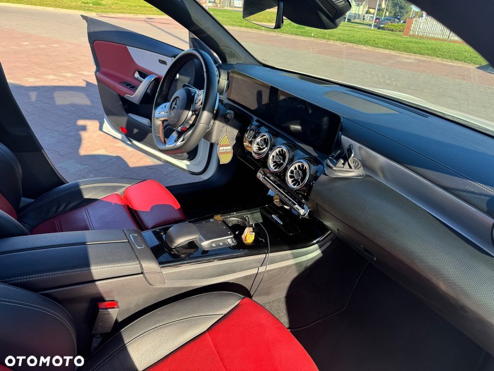 Mercedes-Benz CLA 250 4-Matic AMG Line 7G-DCT - 14