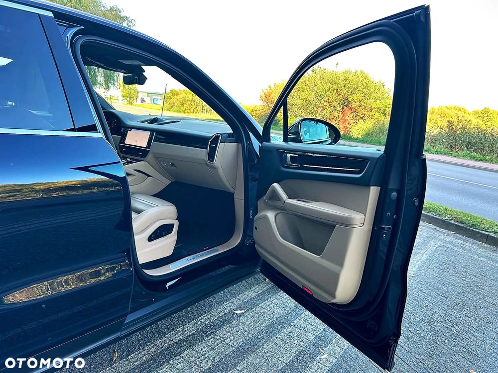 Porsche Cayenne - 24