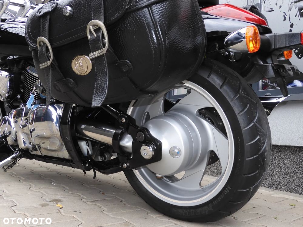 Suzuki Intruder - 32