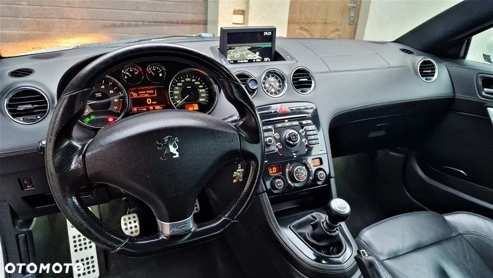 Peugeot RCZ - 8