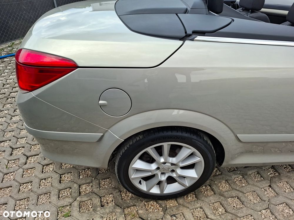 Opel Astra 1.8 Black&White - 14