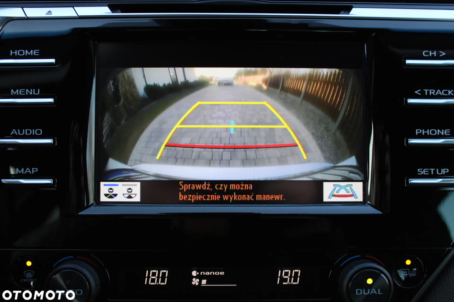 Toyota Camry 2.5 Hybrid Comfort CVT - 22