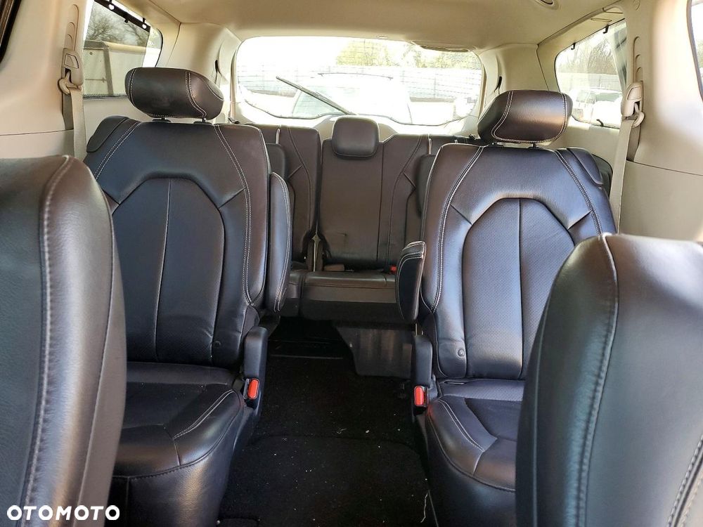 Chrysler Pacifica - 12