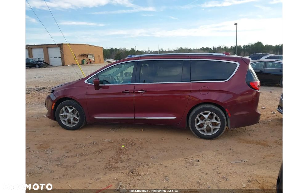 Chrysler Pacifica - 5
