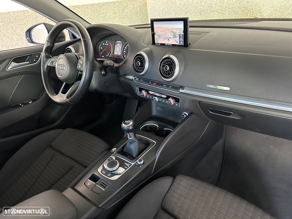 Audi A3 1.6 TDI S-line - 24
