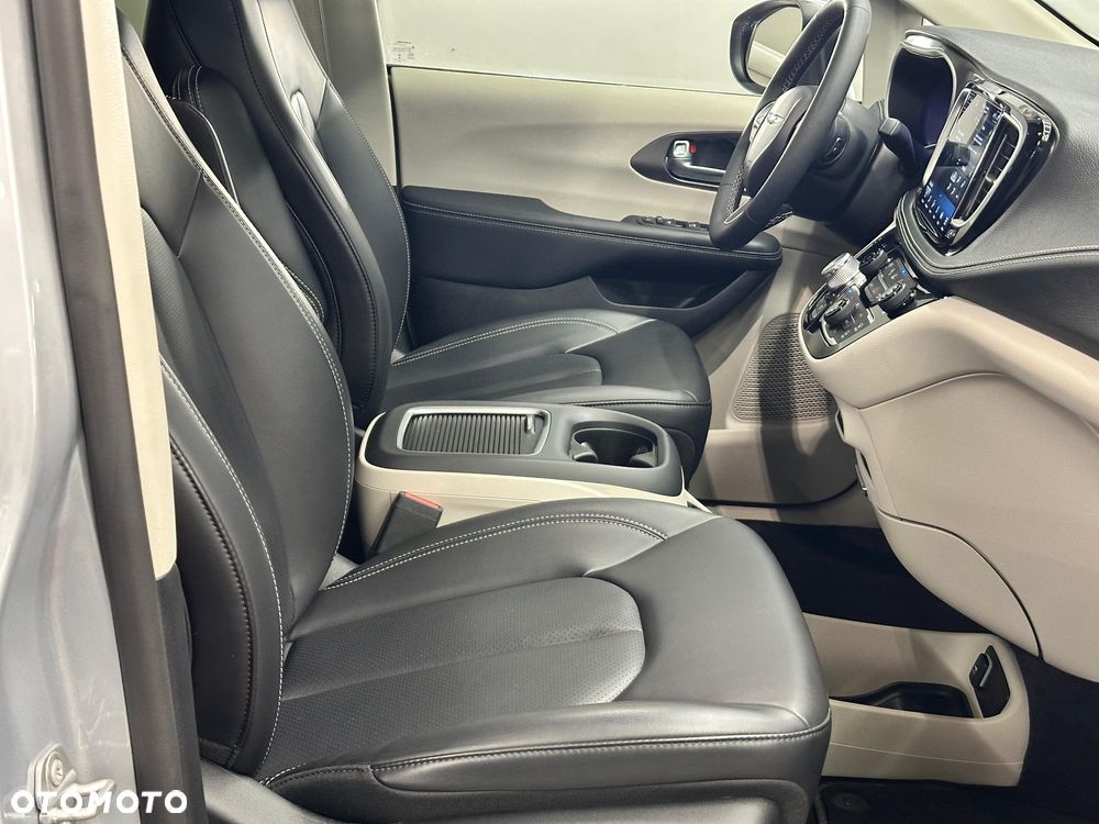 Chrysler Pacifica - 13