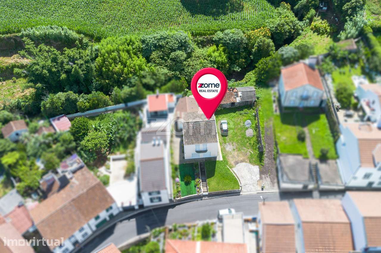 Moradia T4 com cerca de 800 m² de terreno em Santo António - Grande imagem: 2/32
