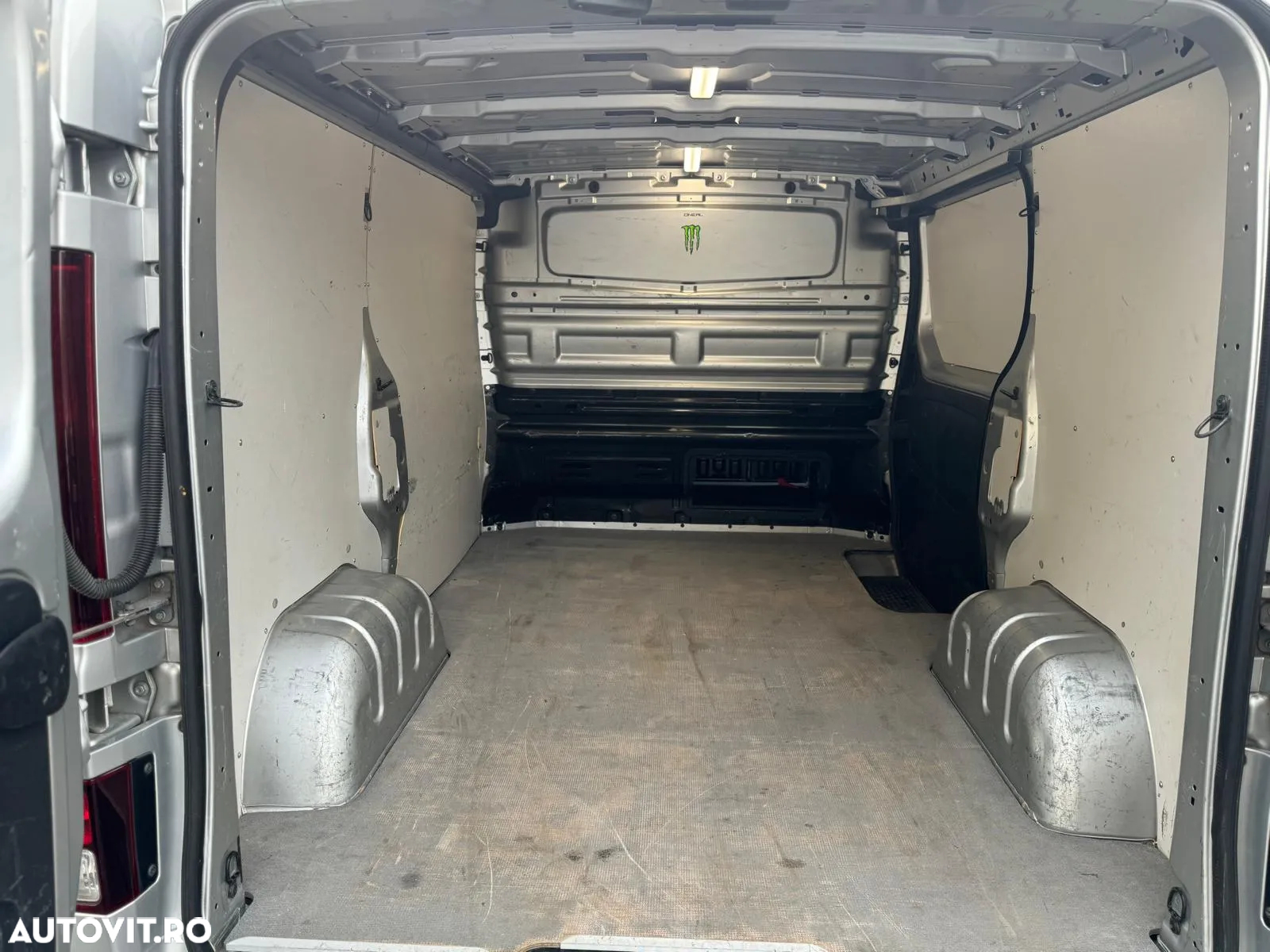 Opel Vivaro - 18