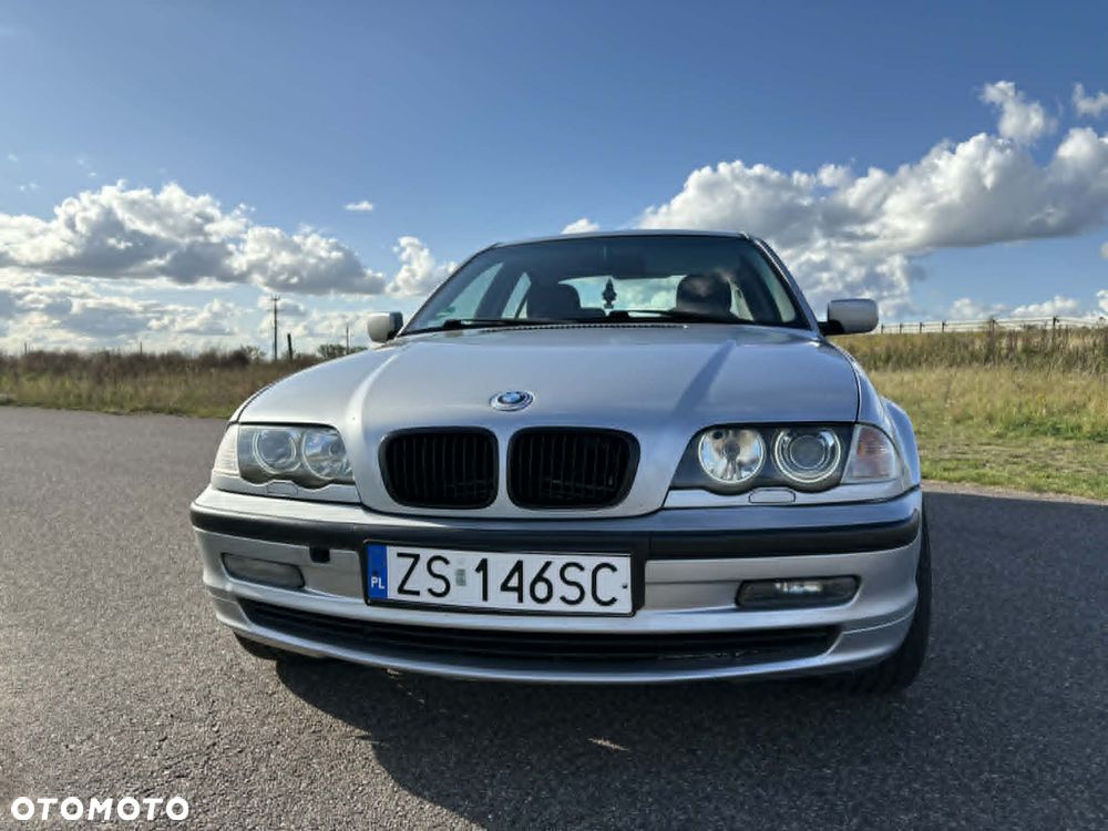 BMW Seria 3 318i - 3