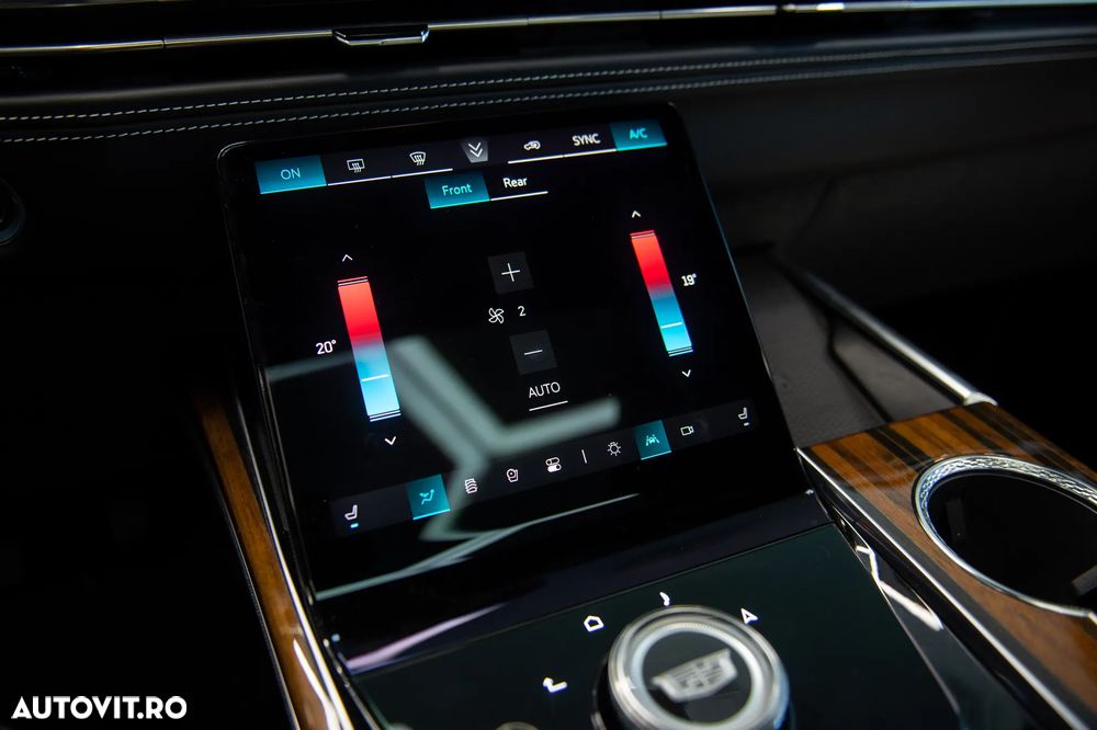 Cadillac Escalade - 26