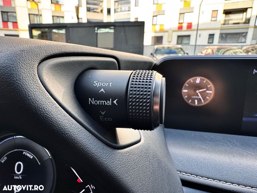 Lexus UX 250h Amazing Edition - 14