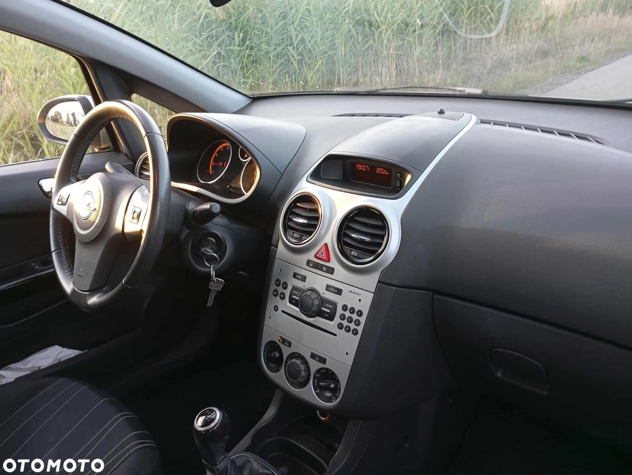 Opel Corsa 1.2 16V Cosmo - 13