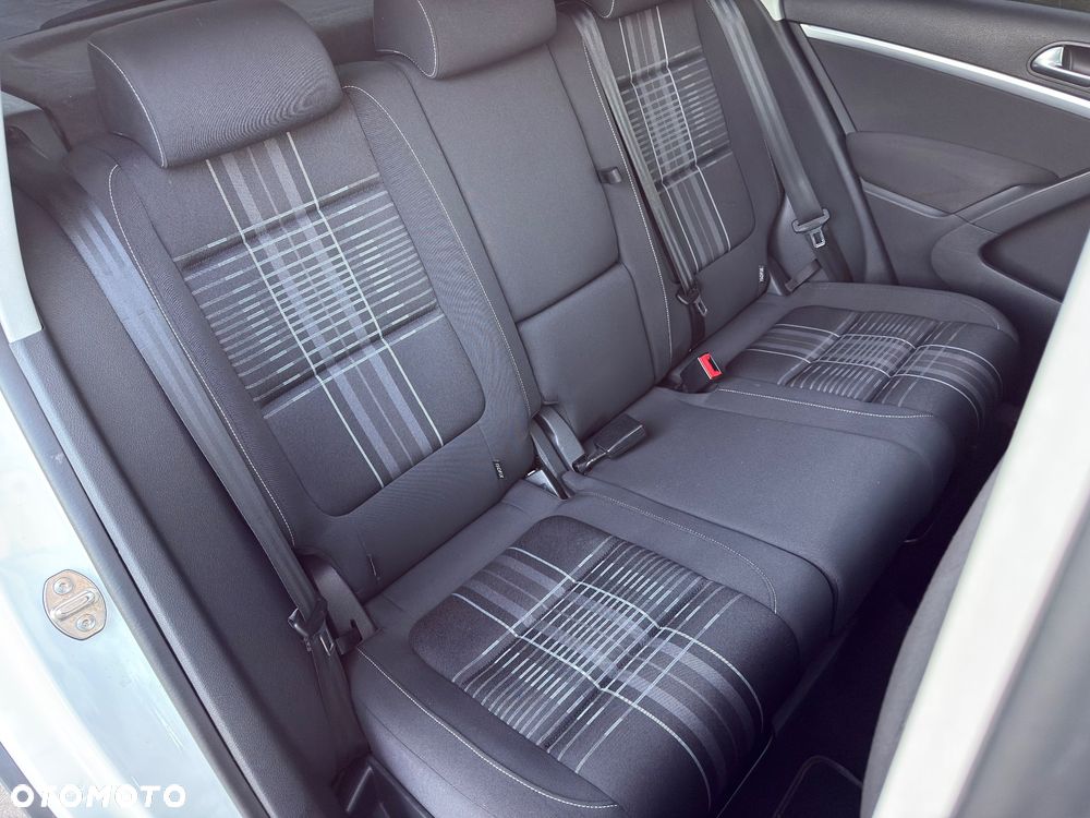 Volkswagen Tiguan 2.0 TDI DPF BlueMotion Technology Lounge Sport & Style - 23