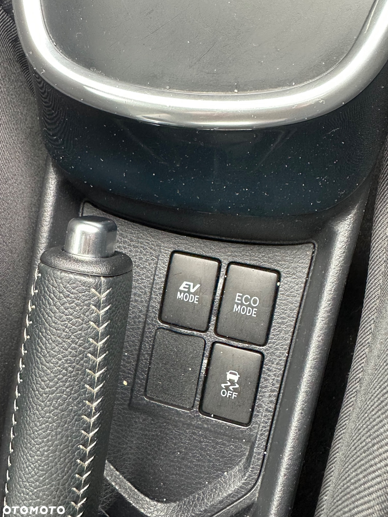Toyota Yaris Hybrid 100 Selection Platinum - 39