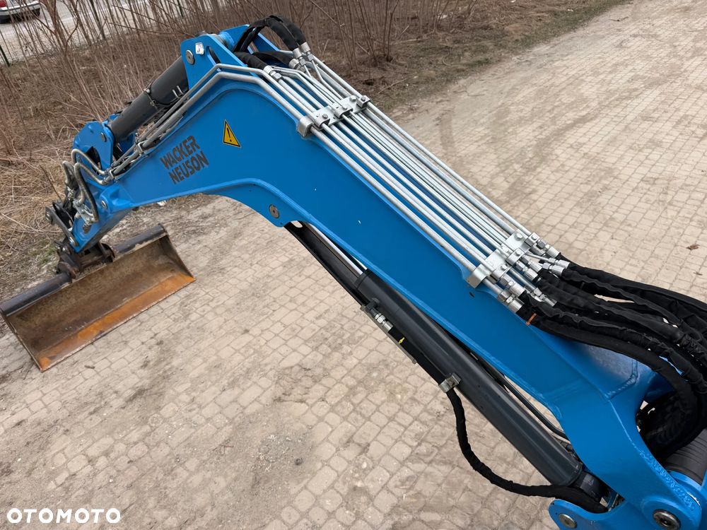 Wacker Neuson EZ50 Koparka Gąsienicowa 5,5 Tony. 2022 rok. 1400 mtg. Jak Nówka z salonu! ani deka luzów czy wycieków! Pochodzi z Gospodarstwa Norweskiego! Aktualne serwisy DEKRA BMWT. 2 łyżki. Silnik PERKINS 4 cyl. 52km. Maszyna Full wypasiona! Bogata wersja Norweska! Klima. Radio Usb. Szybkozłącze Hydrauliczne. OKAZJA. Pełny Oryginał historia do sprawdzenia w Wacker autoryzowany! - 25