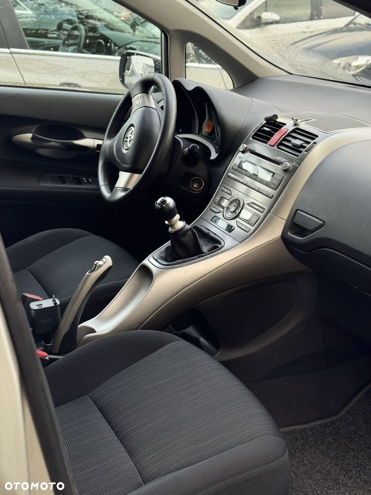 Toyota Auris - 8