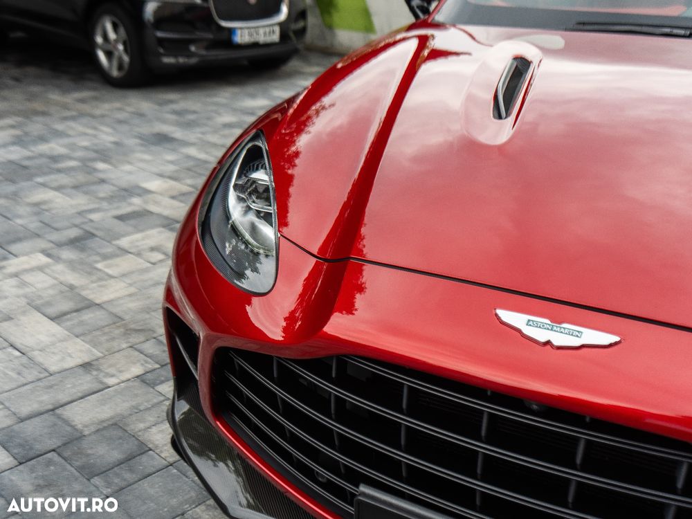 Aston Martin DBX - 5