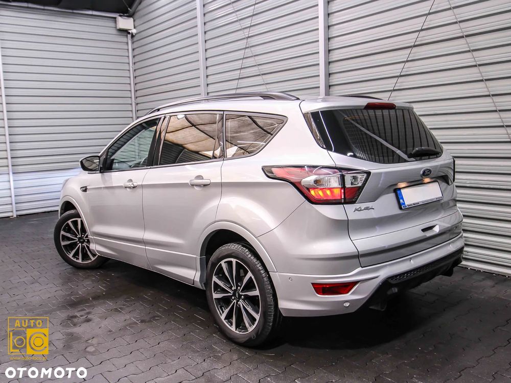 Ford Kuga 2.0 TDCi 2x4 Titanium - 4