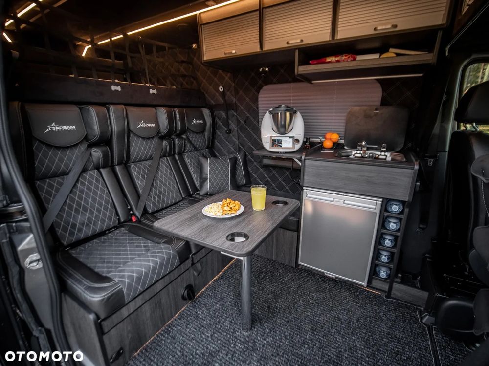 Mercedes-Benz Sprinter - 11