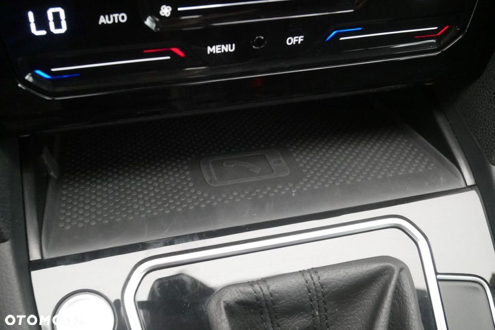 Volkswagen Passat Variant 2.0 TSI Business DSG - 22