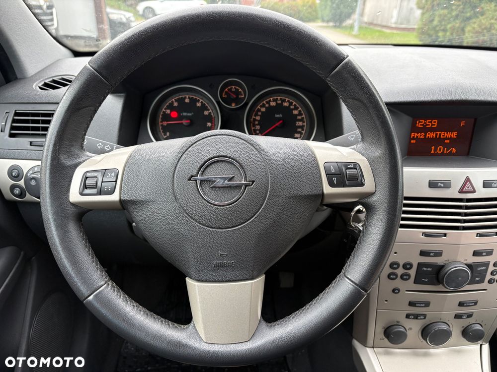 Opel Astra GTC 1.6 - 11