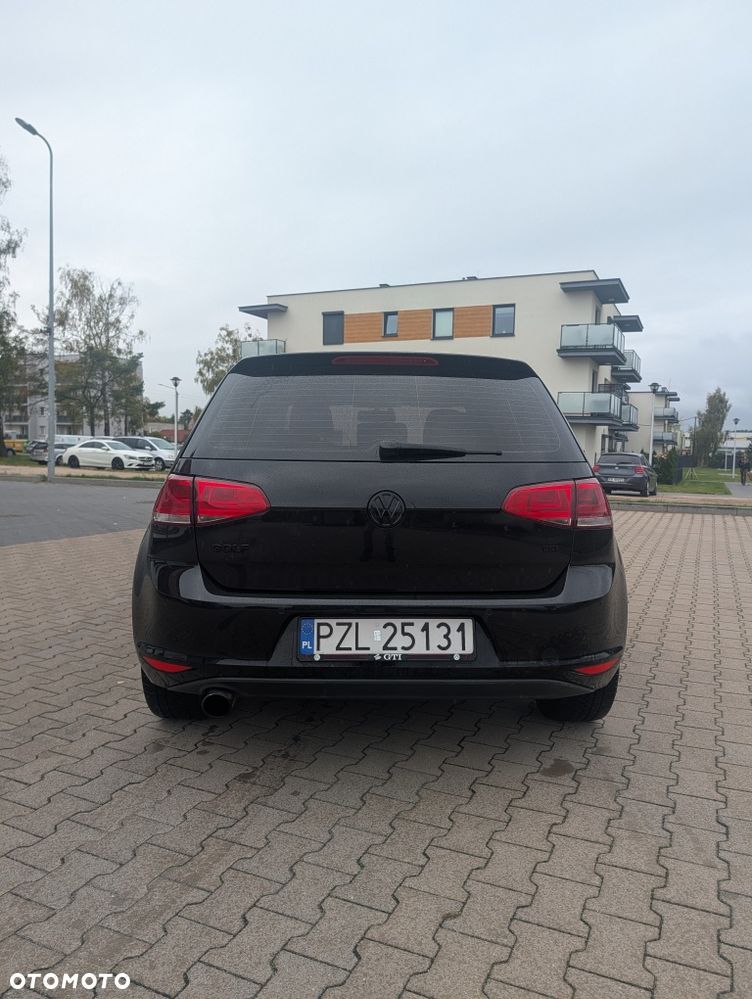 Volkswagen Golf - 5