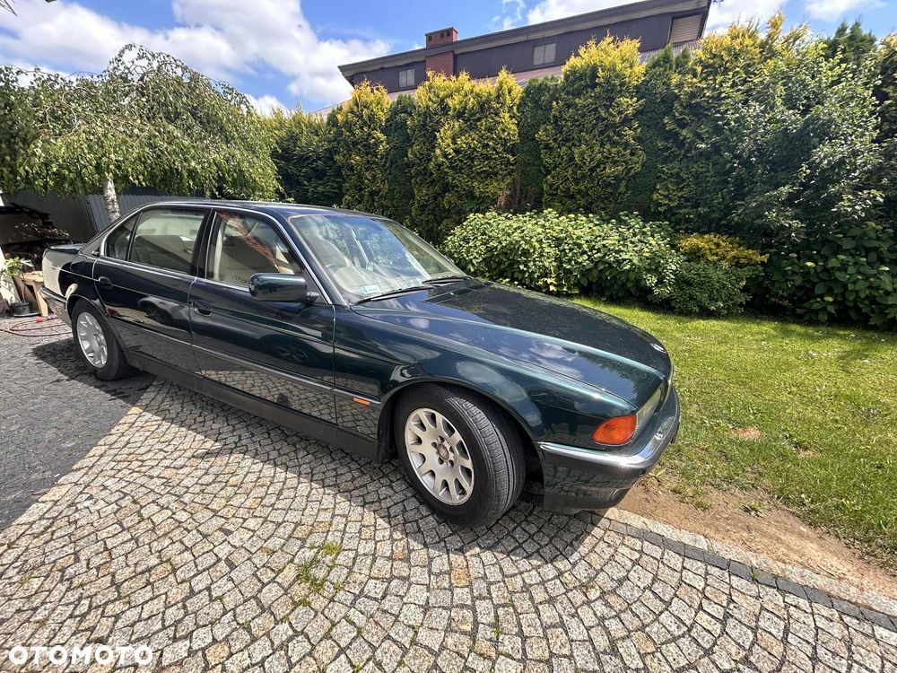 BMW Seria 7 750iL - 1
