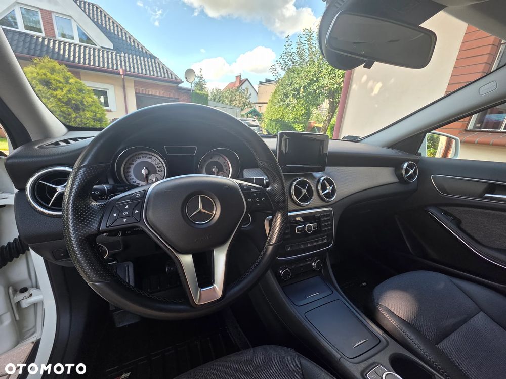 Mercedes-Benz GLA - 12